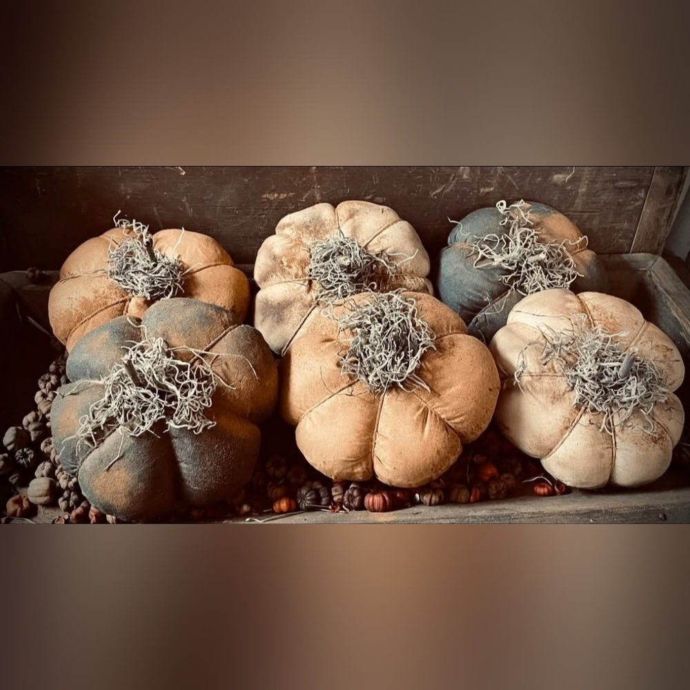 Primitive Rustic Grungy Pumpkin Set/ Fall Halloween Bowl Fills